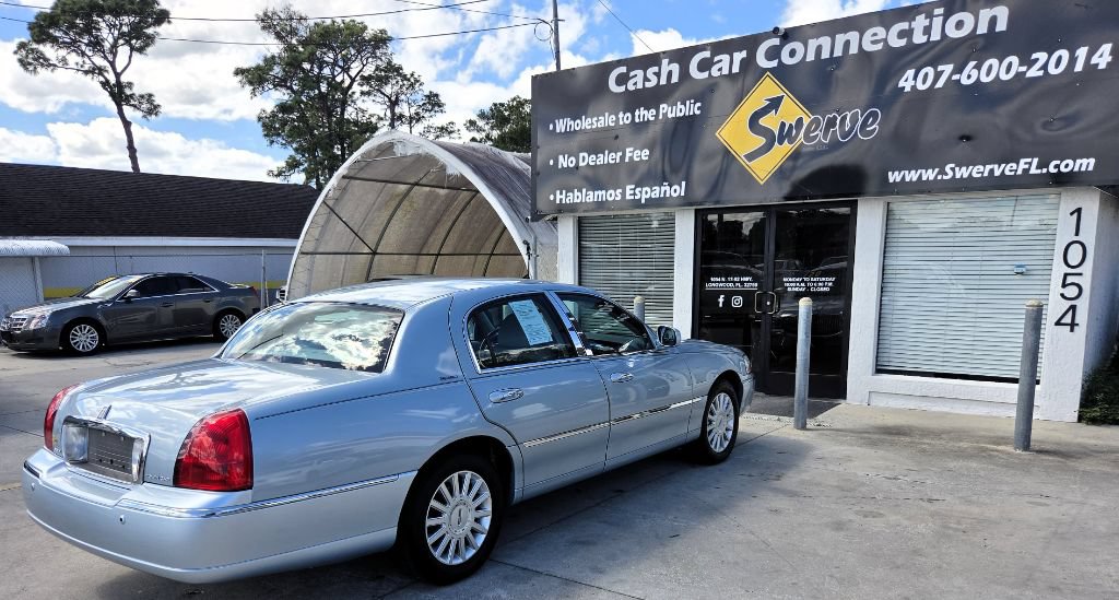 Used 2005 Lincoln Town Car Signature RWD image 11