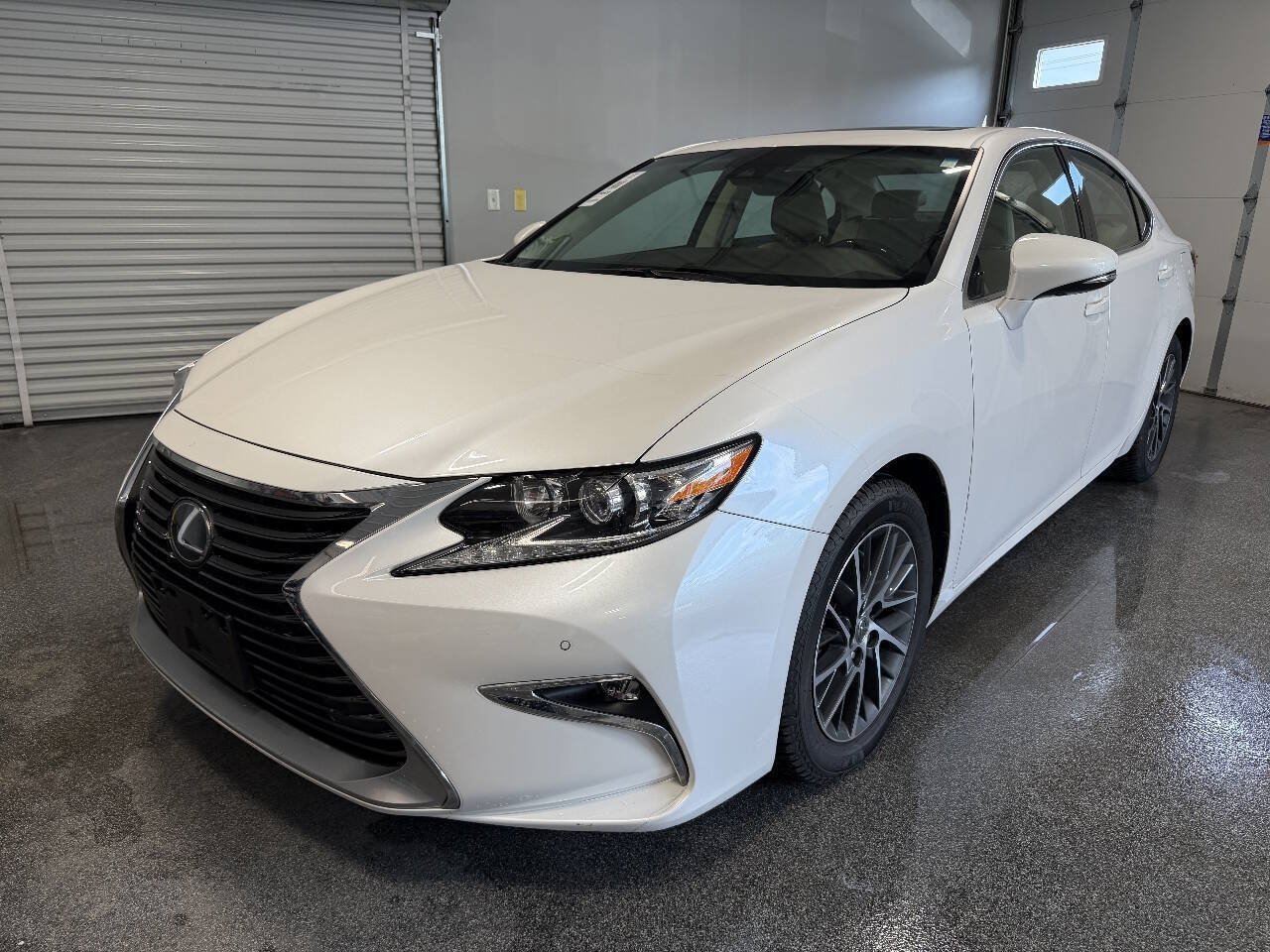 Used 2017 Lexus ES 350 w/ Premium Package FWD image 1