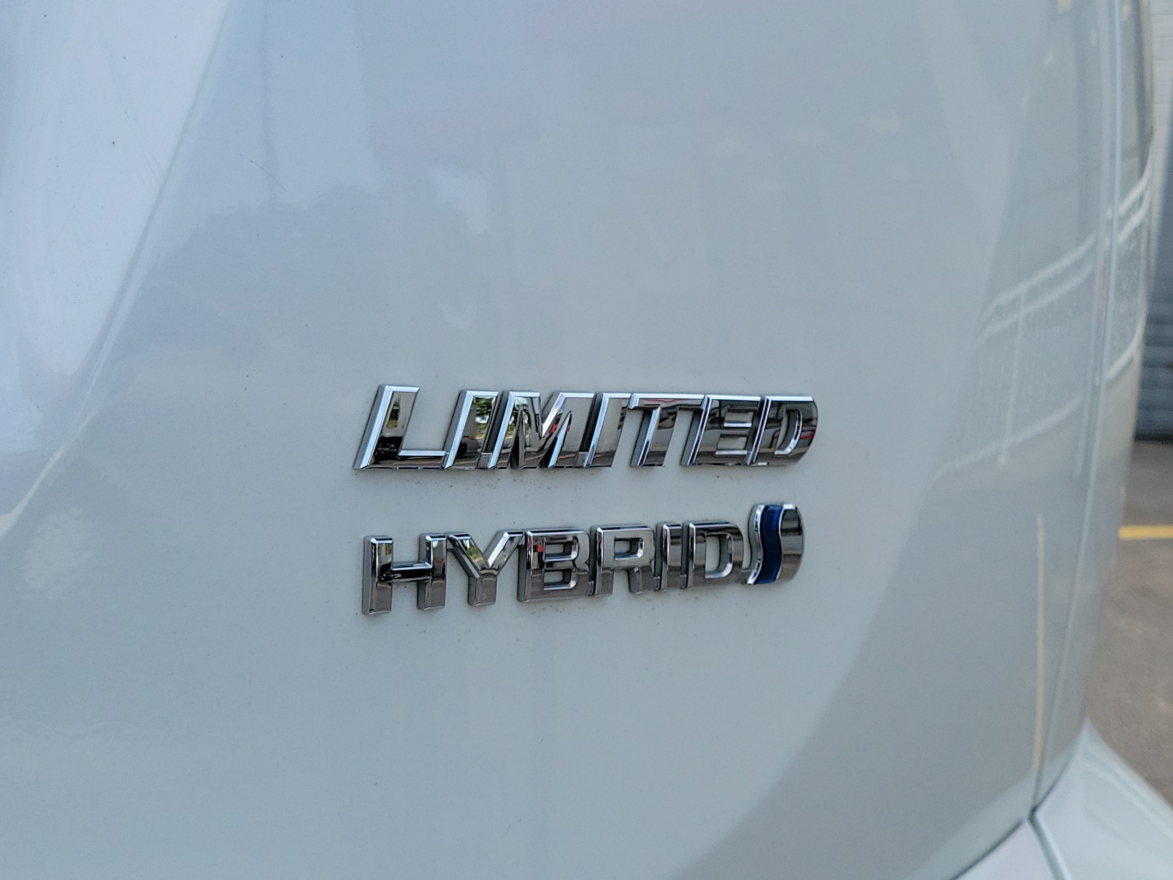 Used 2018 Toyota RAV4 Limited w/ Advanced Technology Package AWD/4WD image 7
