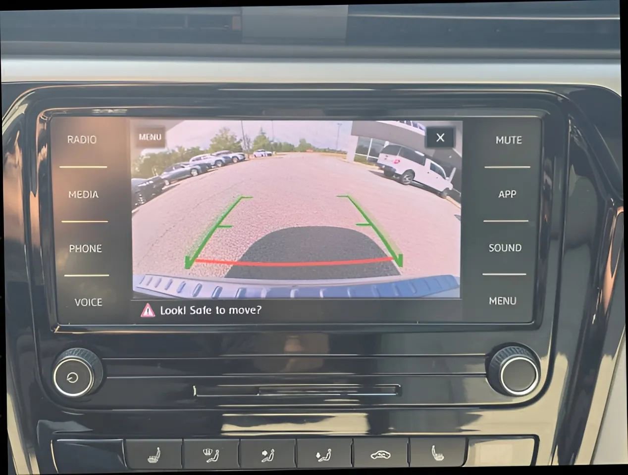 Used 2021 Volkswagen Passat 2.0T SE FWD image 28