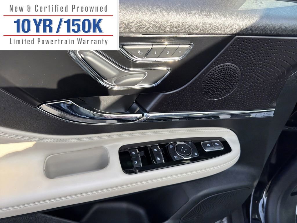 Used 2025 Lincoln Corsair FWD w/ Towing Package image 15