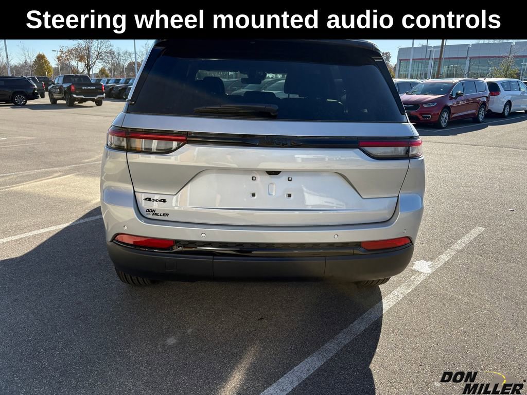 New 2025 Jeep Grand Cherokee Altitude image 6