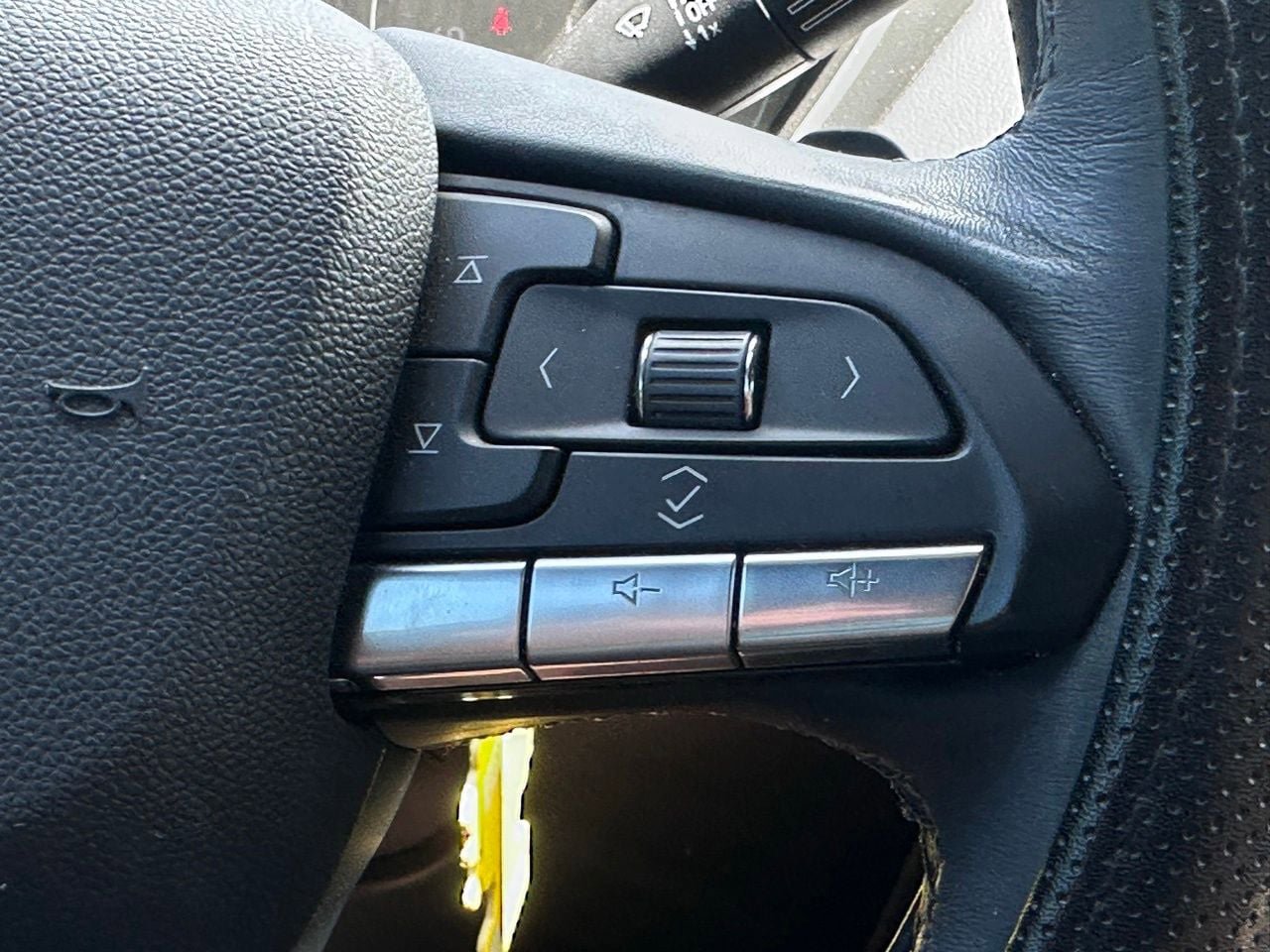 Used 2020 Cadillac XT4 Premium Luxury FWD image 32