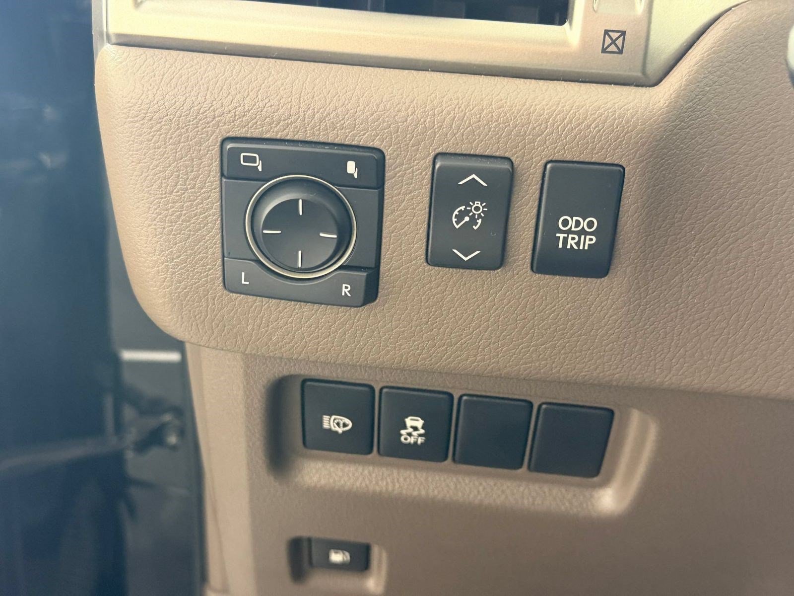 Used 2018 Lexus GX 460 Premium w/ Premium Package AWD/4WD image 18