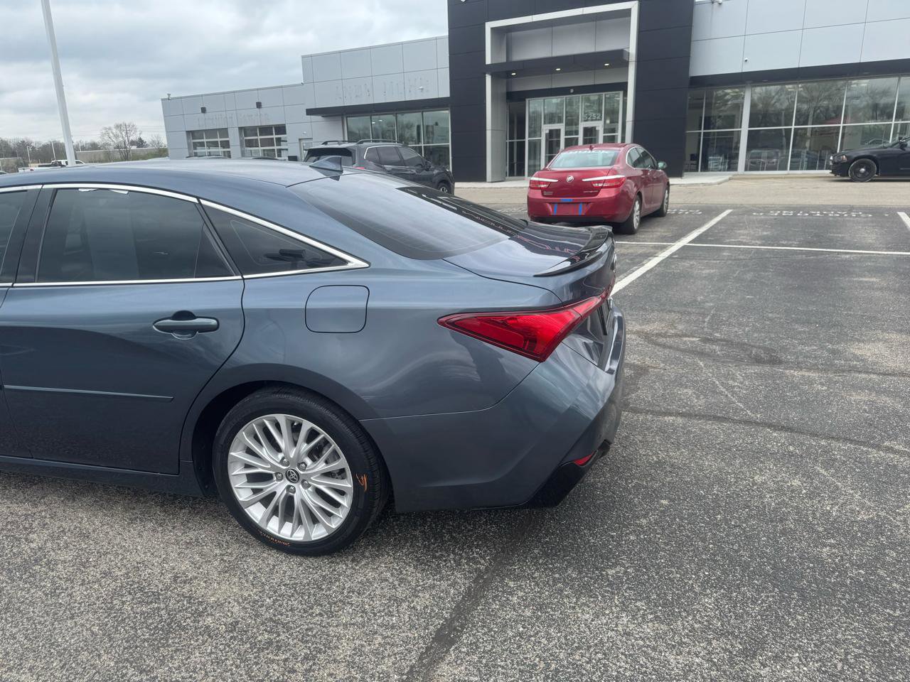 Used 2019 Toyota Avalon Touring w/ Advanced Safety Package image 11