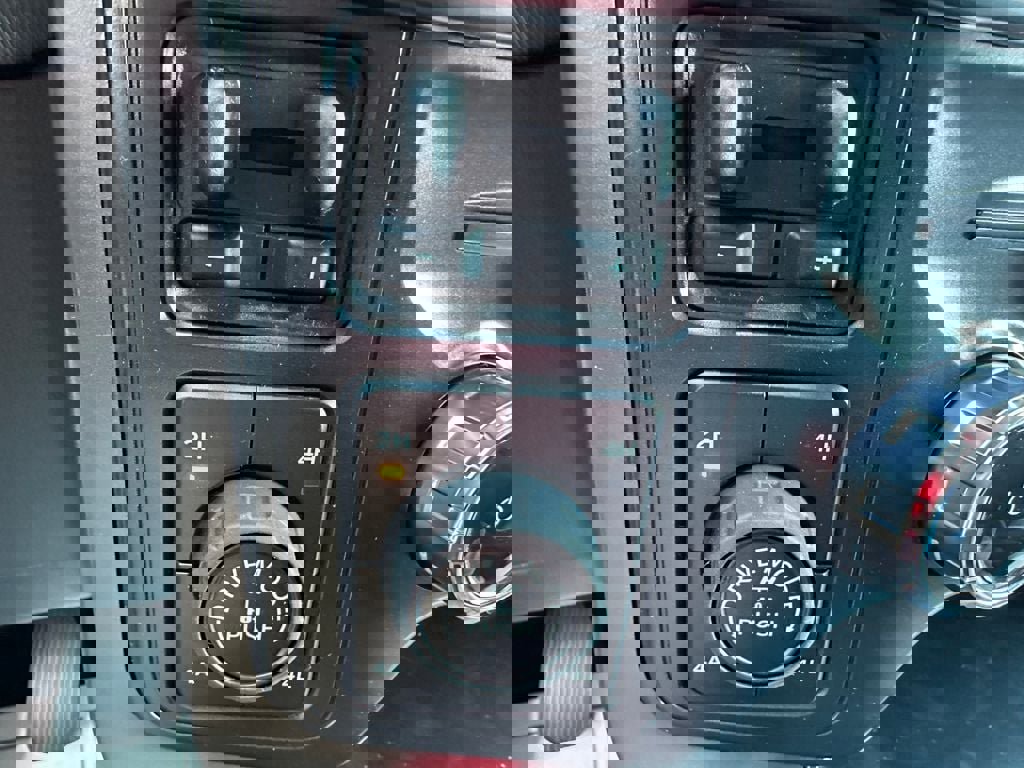 New 2025 Ford F150 Lariat w/ Equipment Group 501A Mid image 10