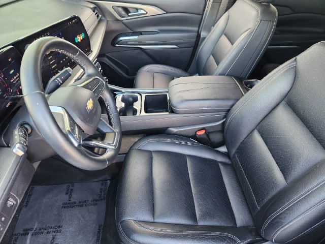 Used 2025 Chevrolet Traverse LT w/ Driver Confidence Package FWD image 4