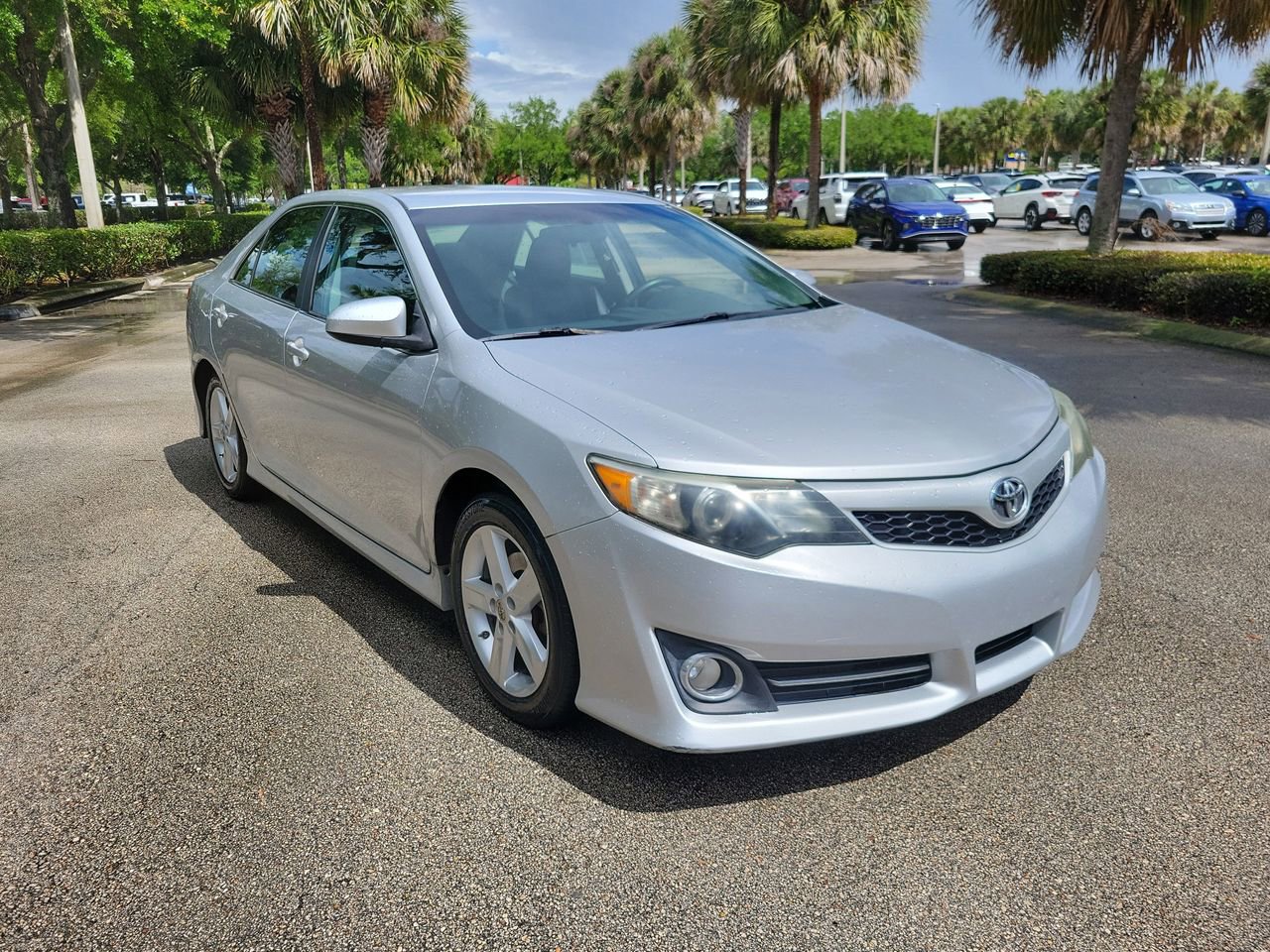 Used 2014 Toyota Camry SE w/ Fleet Convenience Package image 2