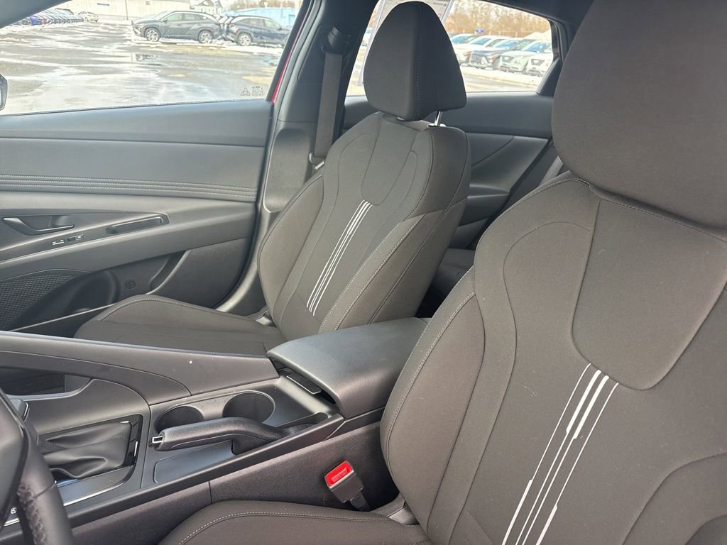 Certified 2025 Hyundai Elantra Sport image 30