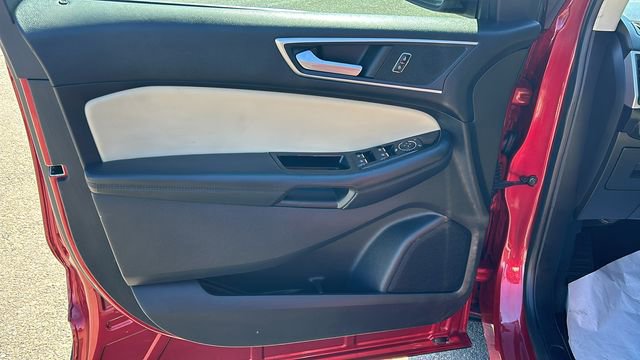 Used 2017 Ford Edge SEL w/ Equipment Group 201A AWD/4WD image 16