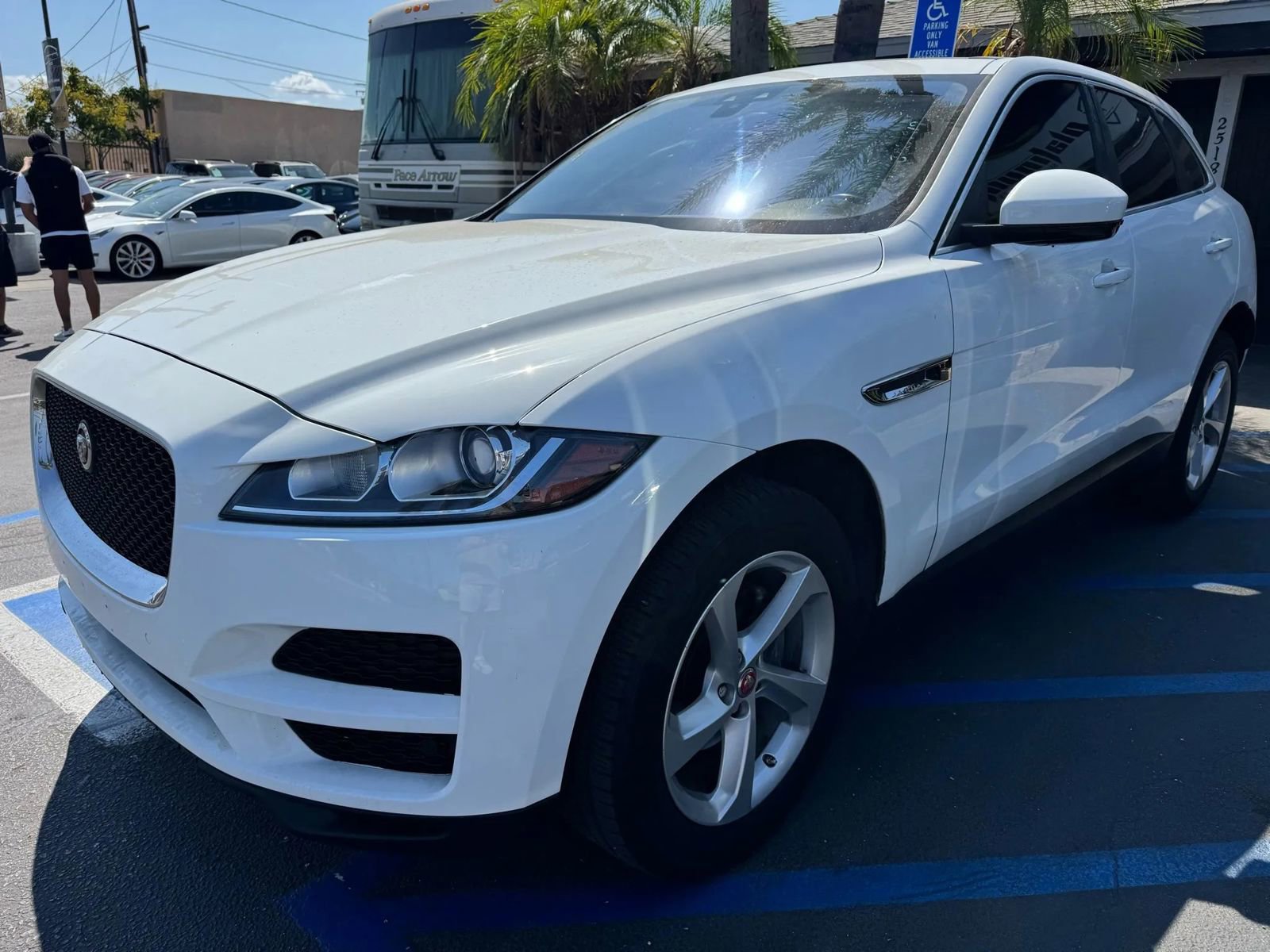 Used 2020 Jaguar F-PACE Premium image 3