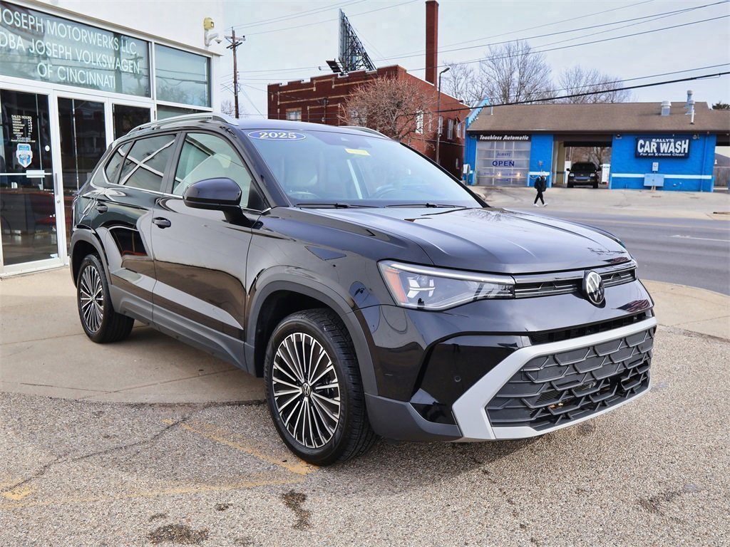 Certified 2025 Volkswagen Taos SE image 7