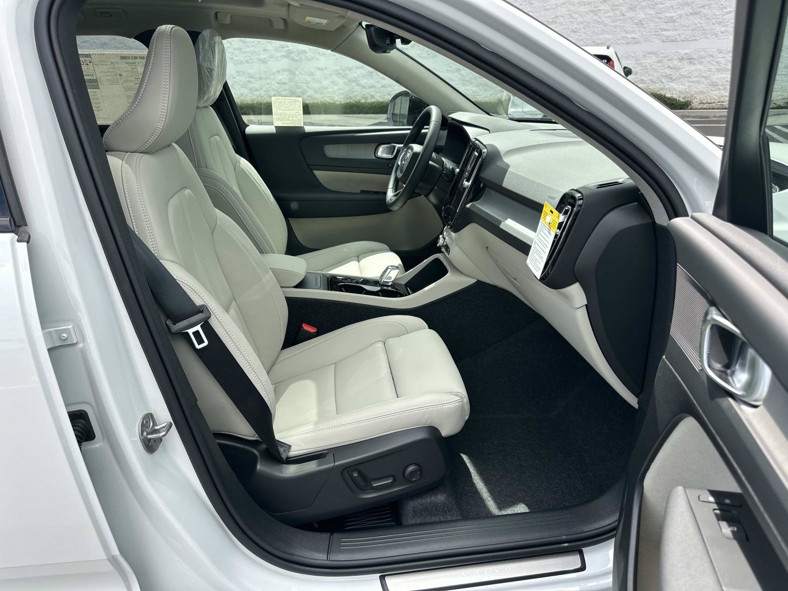 New 2026 Volvo XC40 B5 Plus w/ Protection Package Premier AWD/4WD image 20