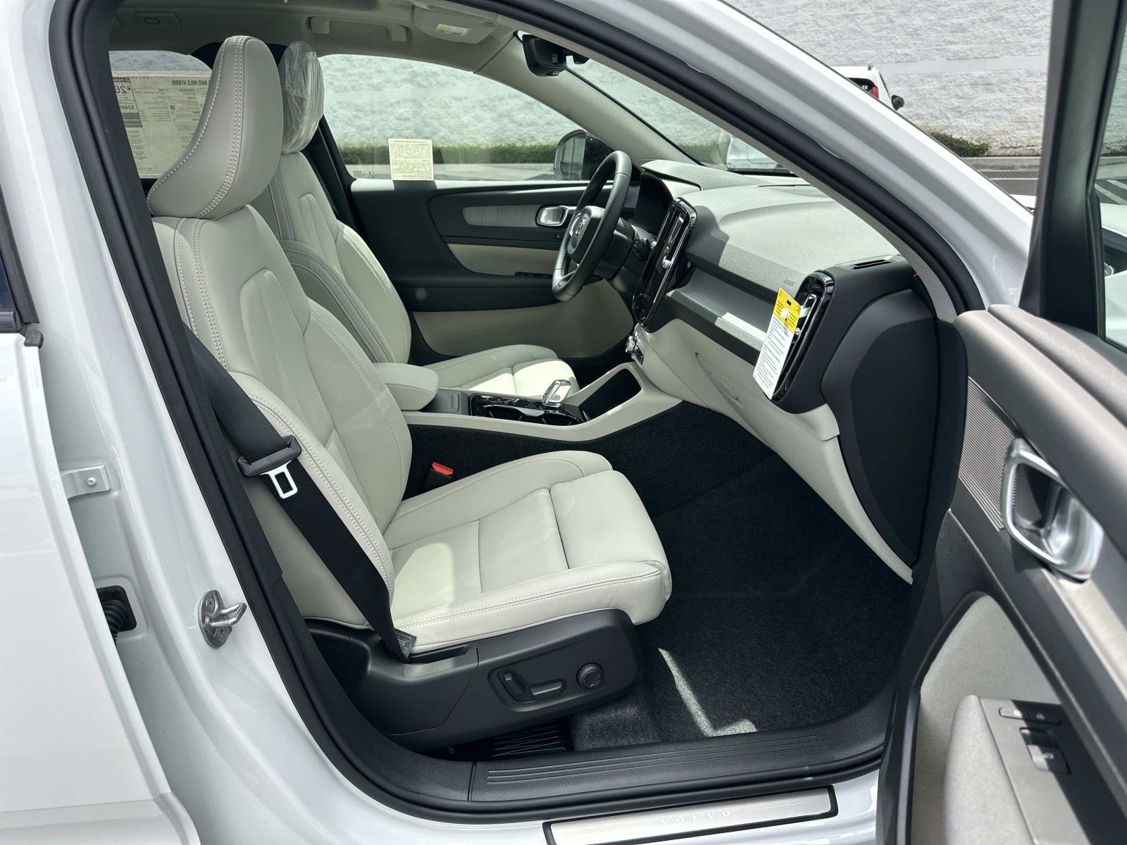 New 2026 Volvo XC40 B5 Plus w/ Protection Package Premier AWD/4WD image 20