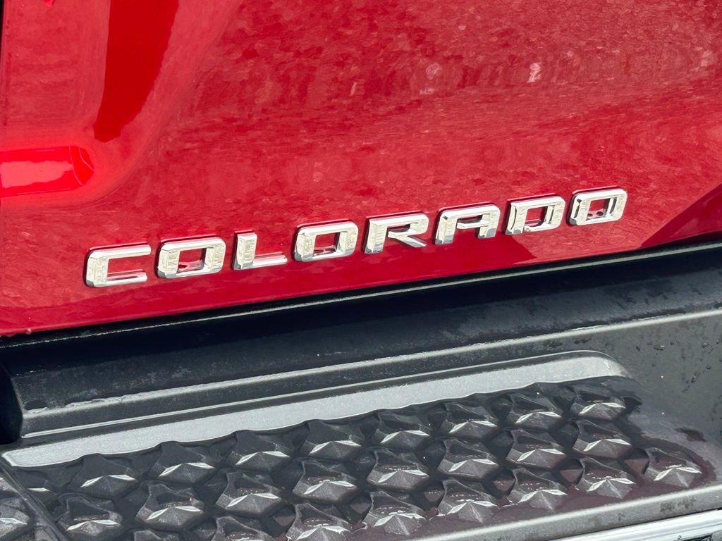 Used 2025 Chevrolet Colorado Z71 w/ Technology Package AWD/4WD image 25