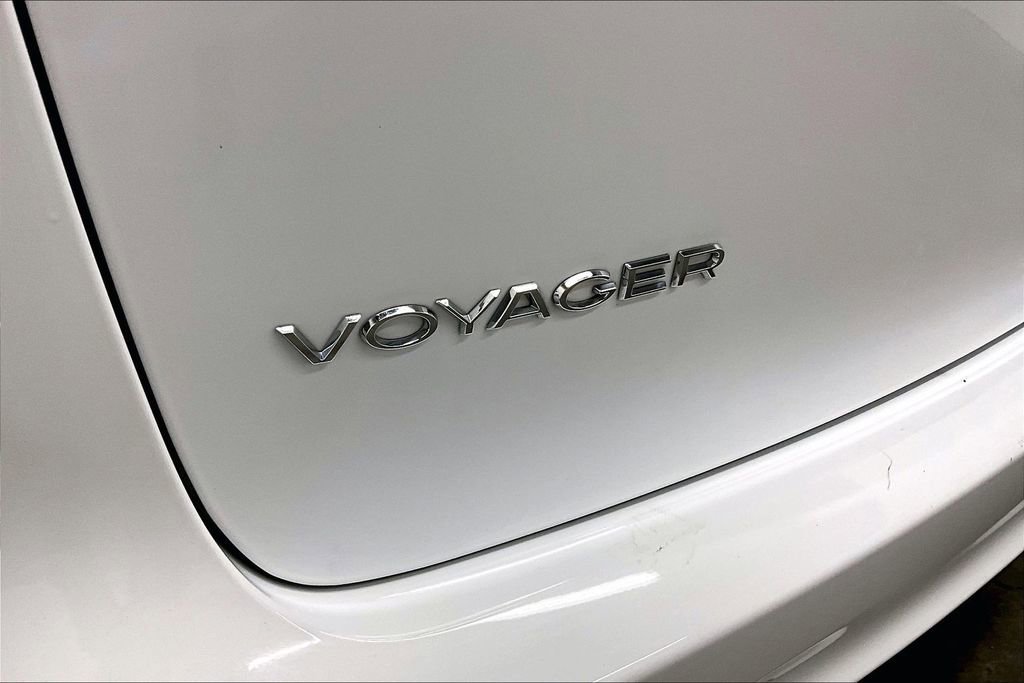 Used 2023 Chrysler Voyager LX image 24