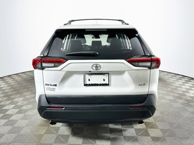 Used 2022 Toyota RAV4 XLE w/ Convenience Package FWD image 4