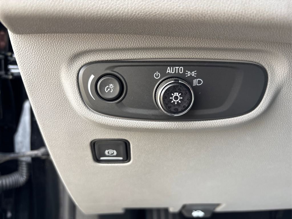 Used 2022 GMC Terrain SLE w/ Driver Convenience Package image 24