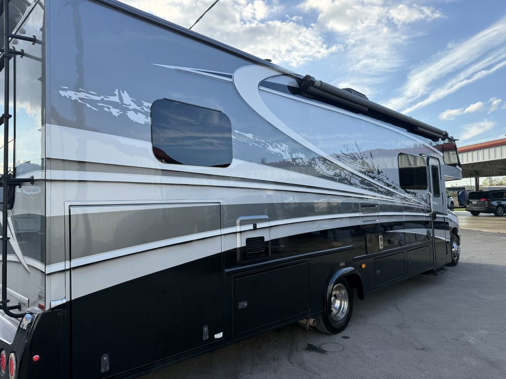 Used 2017 Ford E-450 and Econoline 450 Super Duty w/ Motorhome Prep Package image 34