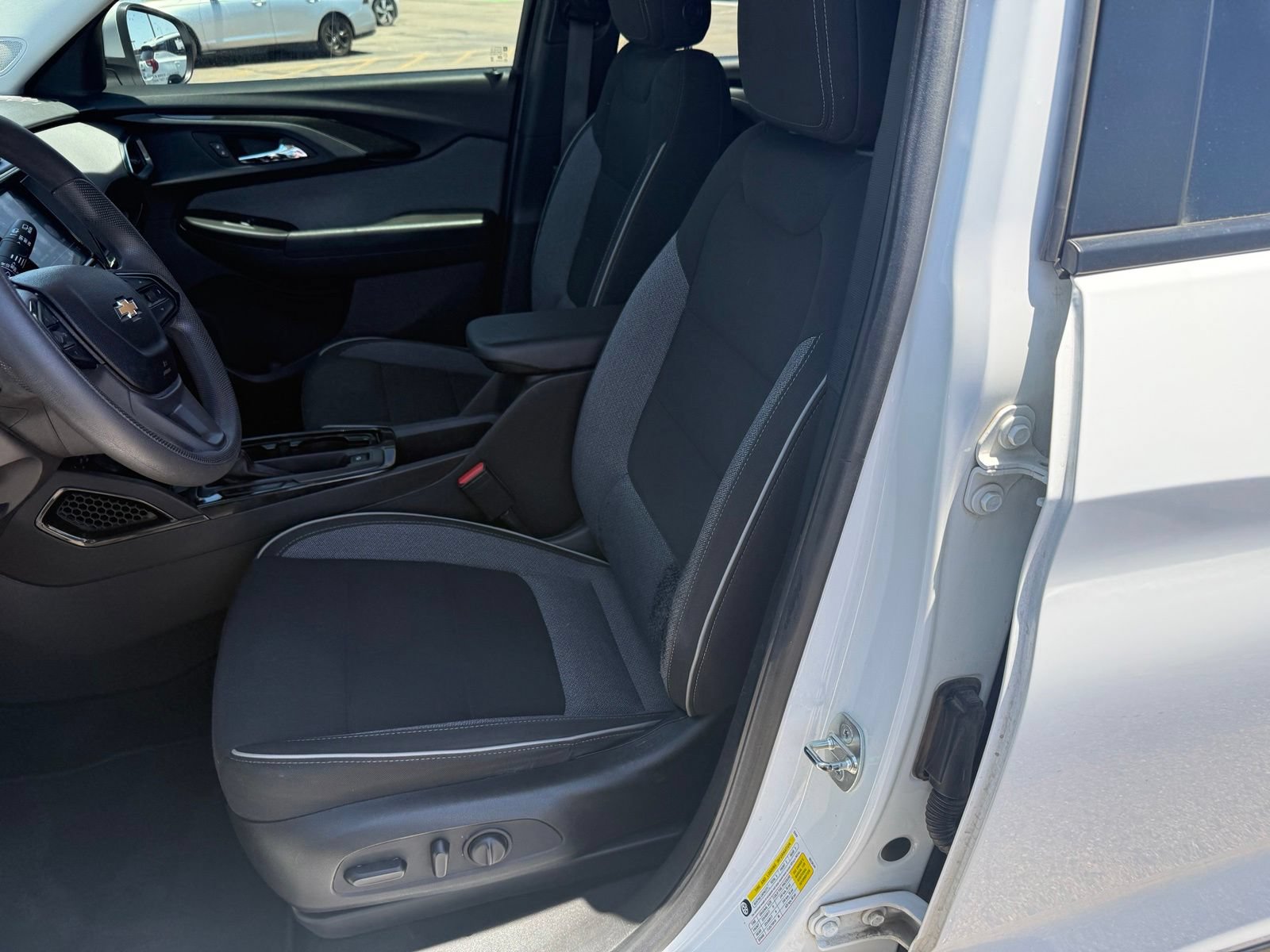 Certified 2022 Chevrolet TrailBlazer LT w/ Convenience Package FWD image 30