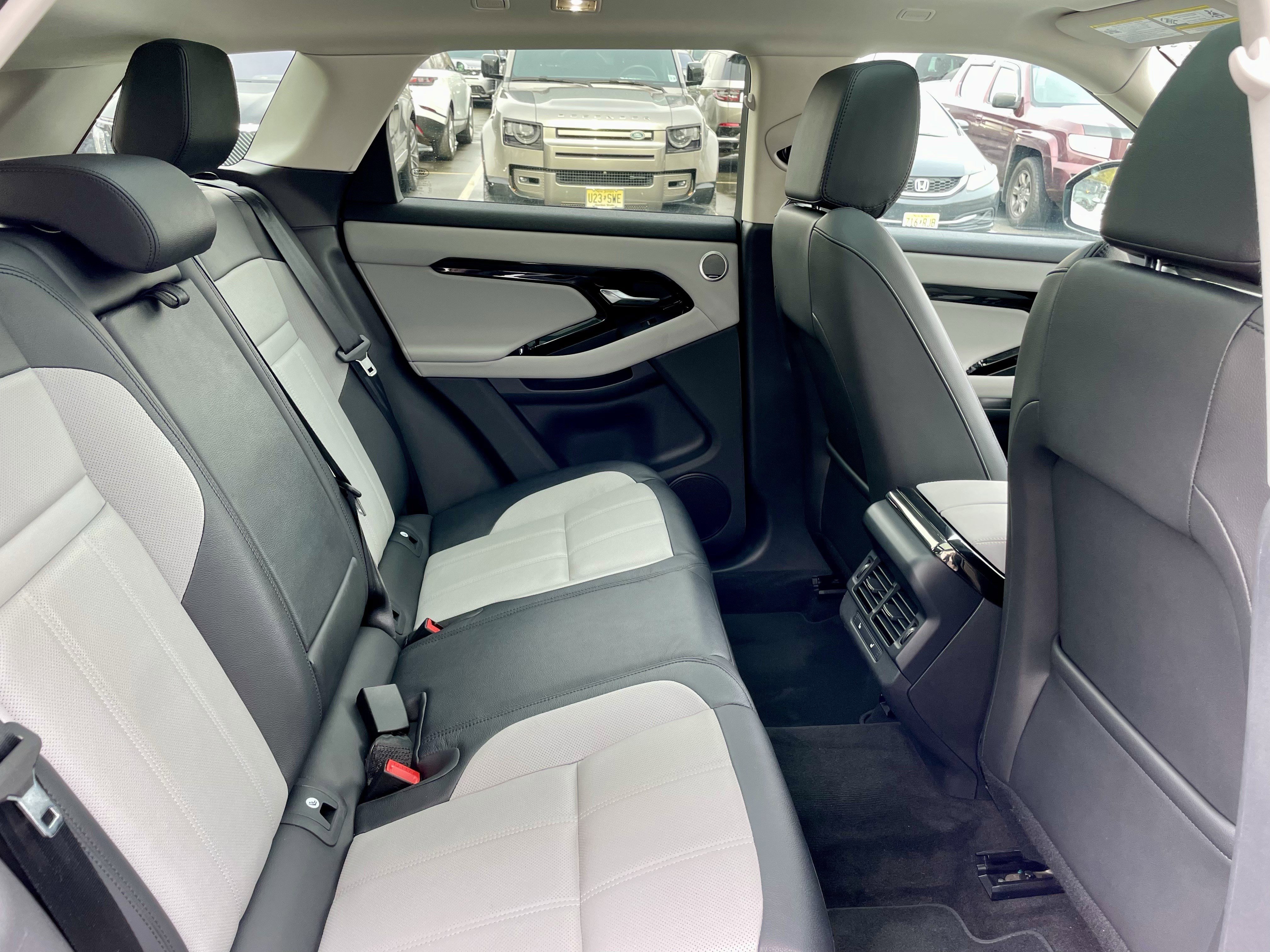 Certified 2024 Land Rover Range Rover Evoque Dynamic SE image 31