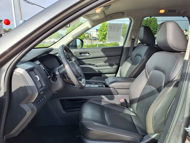 Used 2025 Nissan Pathfinder SL image 17