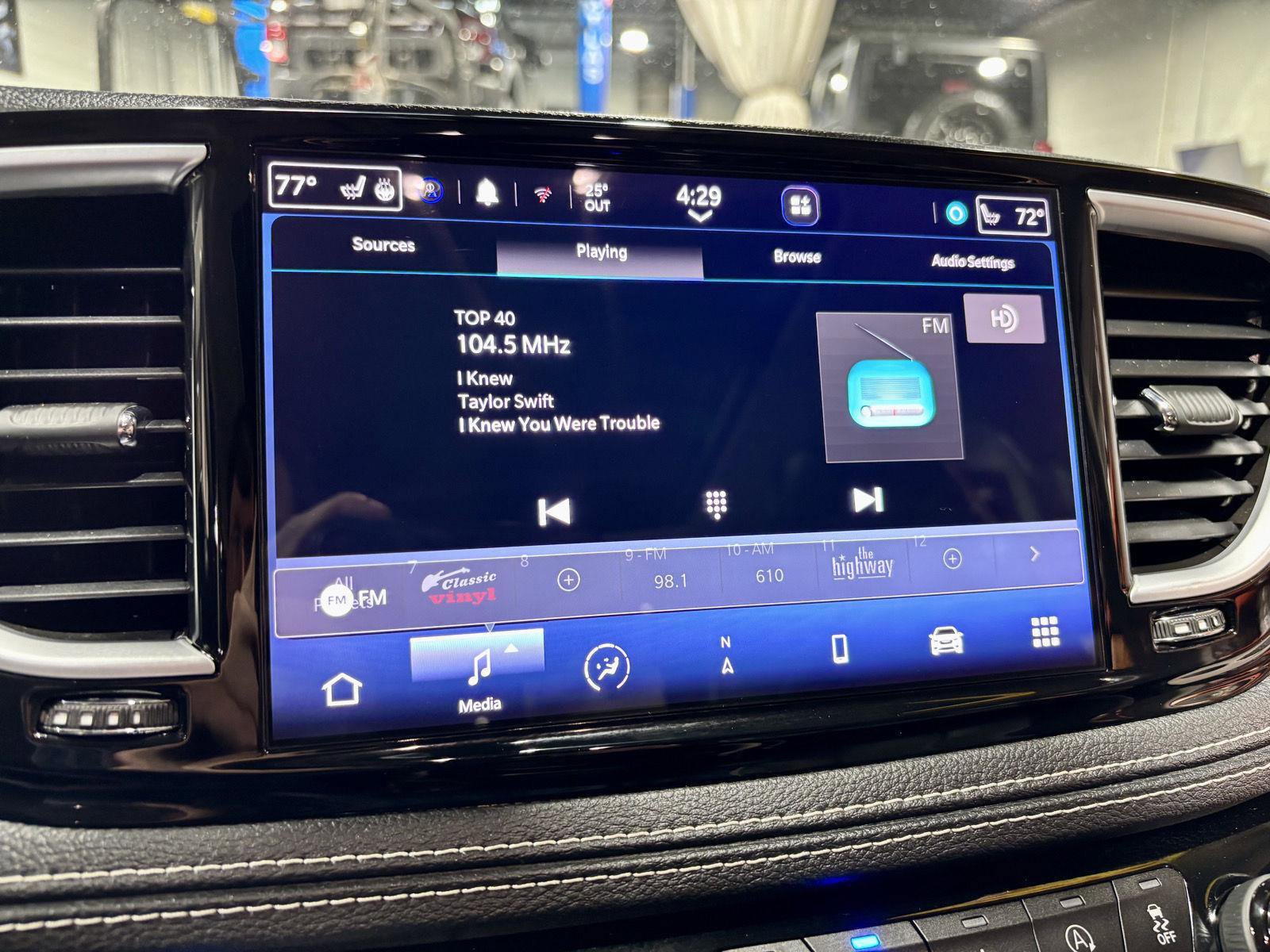 Used 2022 Chrysler Pacifica Limited image 30