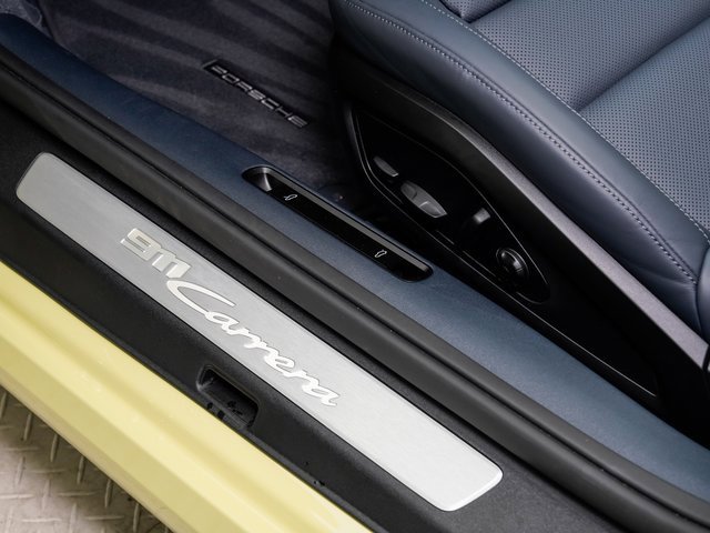 Certified 2025 Porsche 911 Carrera image 10