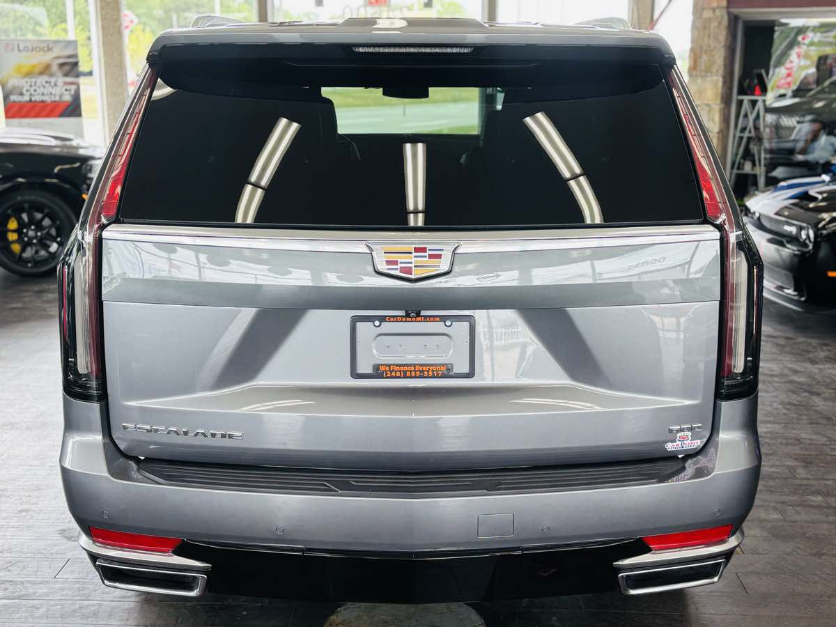 Used 2022 Cadillac Escalade Luxury AWD/4WD image 8