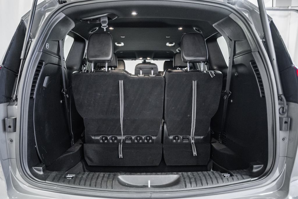 Used 2025 Chrysler Pacifica Select image 10