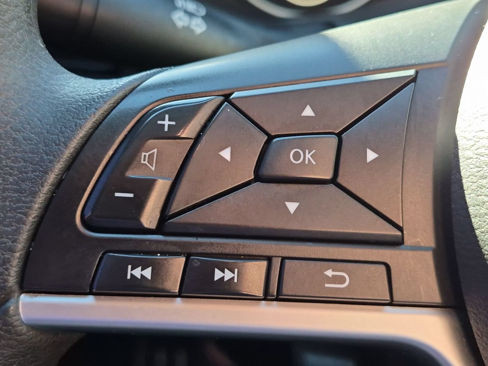 Used 2020 Nissan Altima 2.5 S FWD image 18