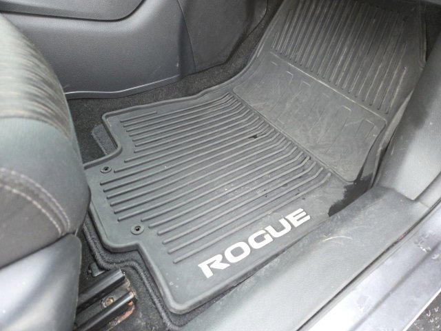 Used 2017 Nissan Rogue SV image 16