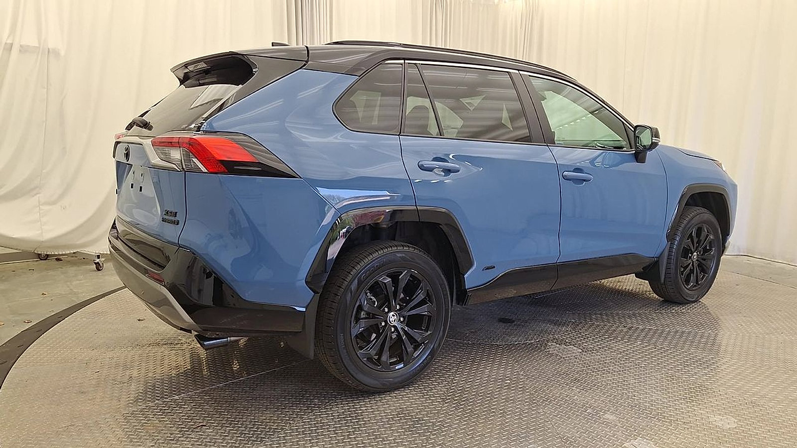 Used 2024 Toyota RAV4 XSE w/ Advanced Technology Package image 3