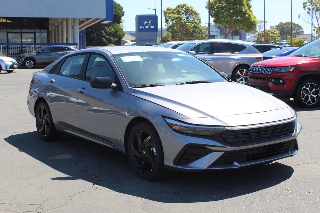 New 2026 Hyundai Elantra Sport FWD image 5