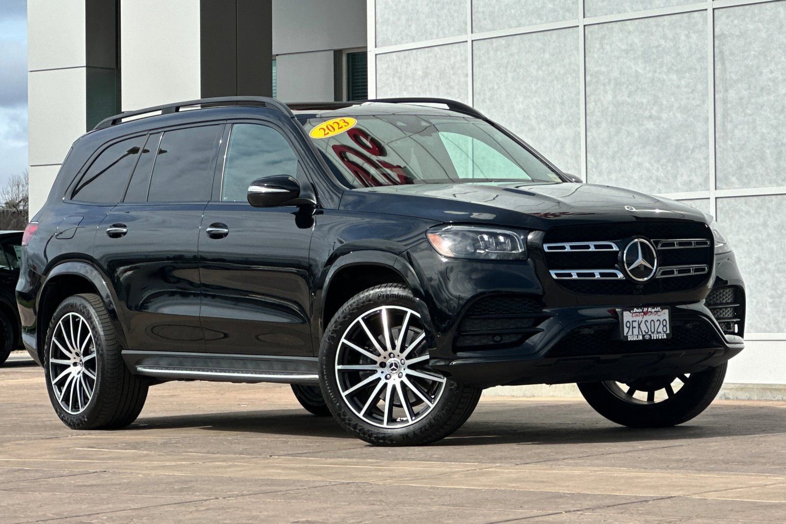 Used 2023 Mercedes-Benz GLS 450 4MATIC image 2
