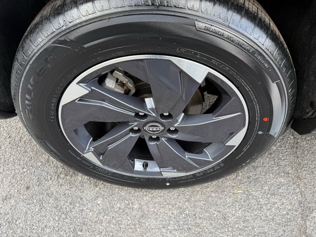 Used 2025 Nissan Rogue SV image 36