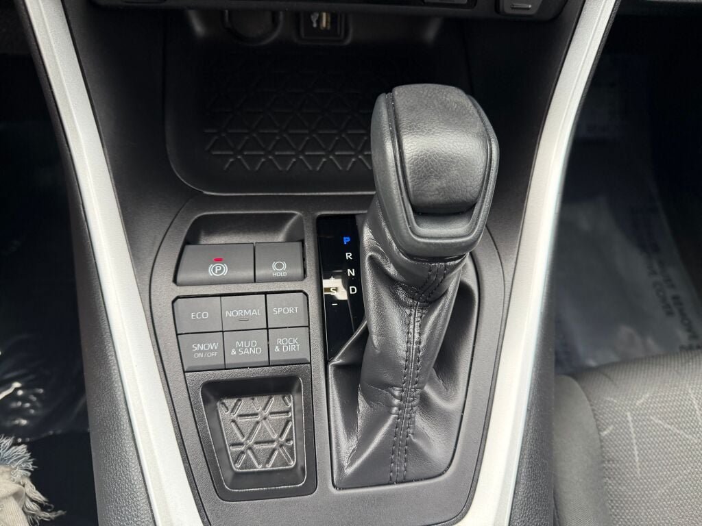 Used 2024 Toyota RAV4 XLE w/ Convenience Package AWD/4WD image 20