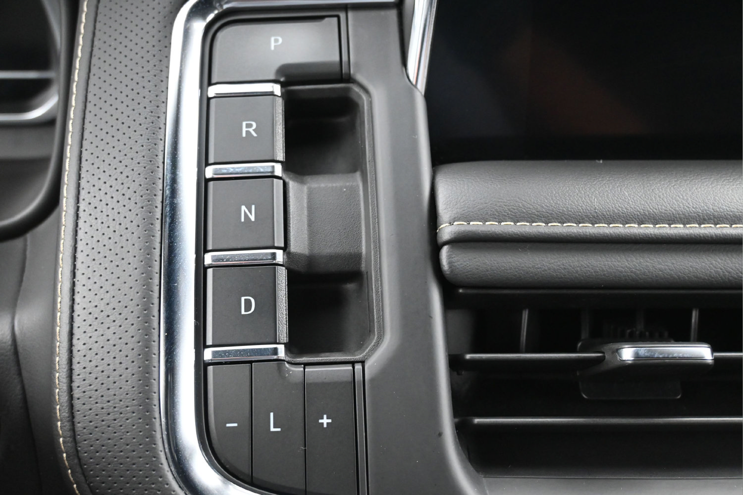 Used 2024 Chevrolet Tahoe Premier AWD/4WD image 20