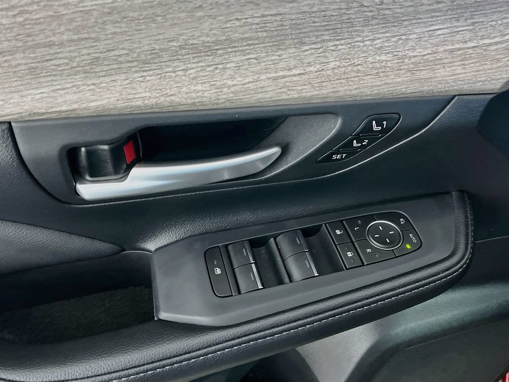 Certified 2025 Toyota Grand Highlander AWD image 16