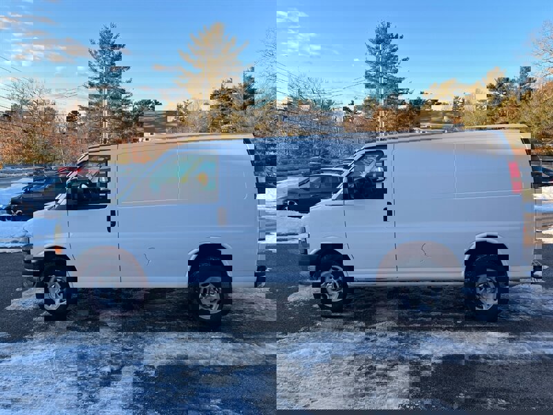 Used 2013 Chevrolet Express 3500 image 2