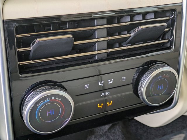 Used 2024 Land Rover Range Rover Long Wheelbase SE image 18