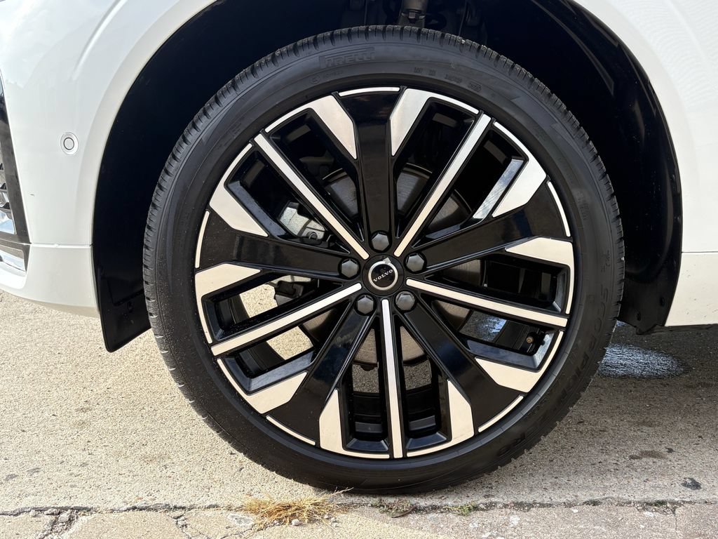 Used 2026 Volvo XC60 B5 Ultra AWD/4WD image 9