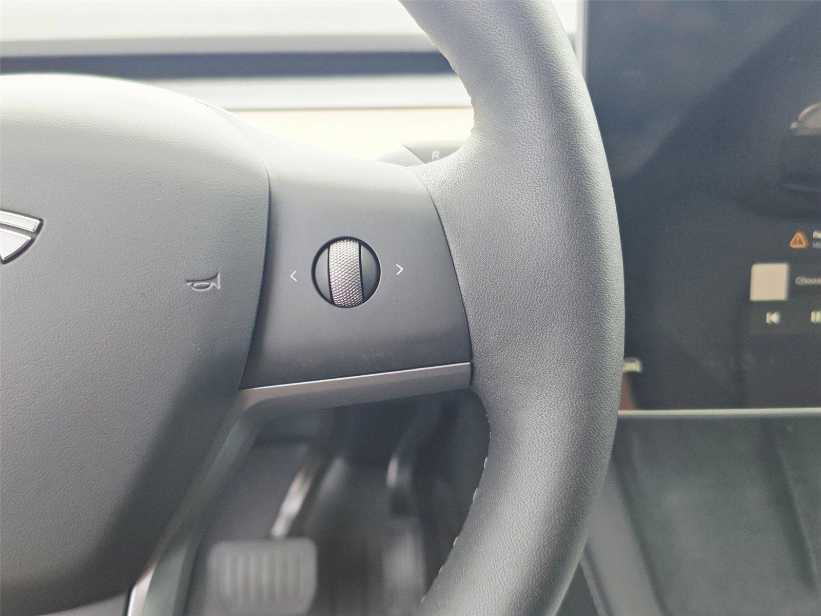 Used 2025 Tesla Model Y Long Range image 14