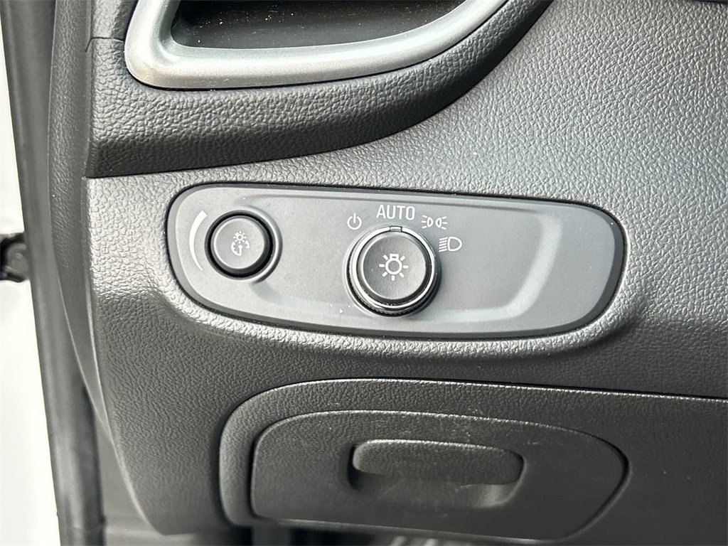 Used 2020 Chevrolet Trax LT w/ LT Convenience Package image 25