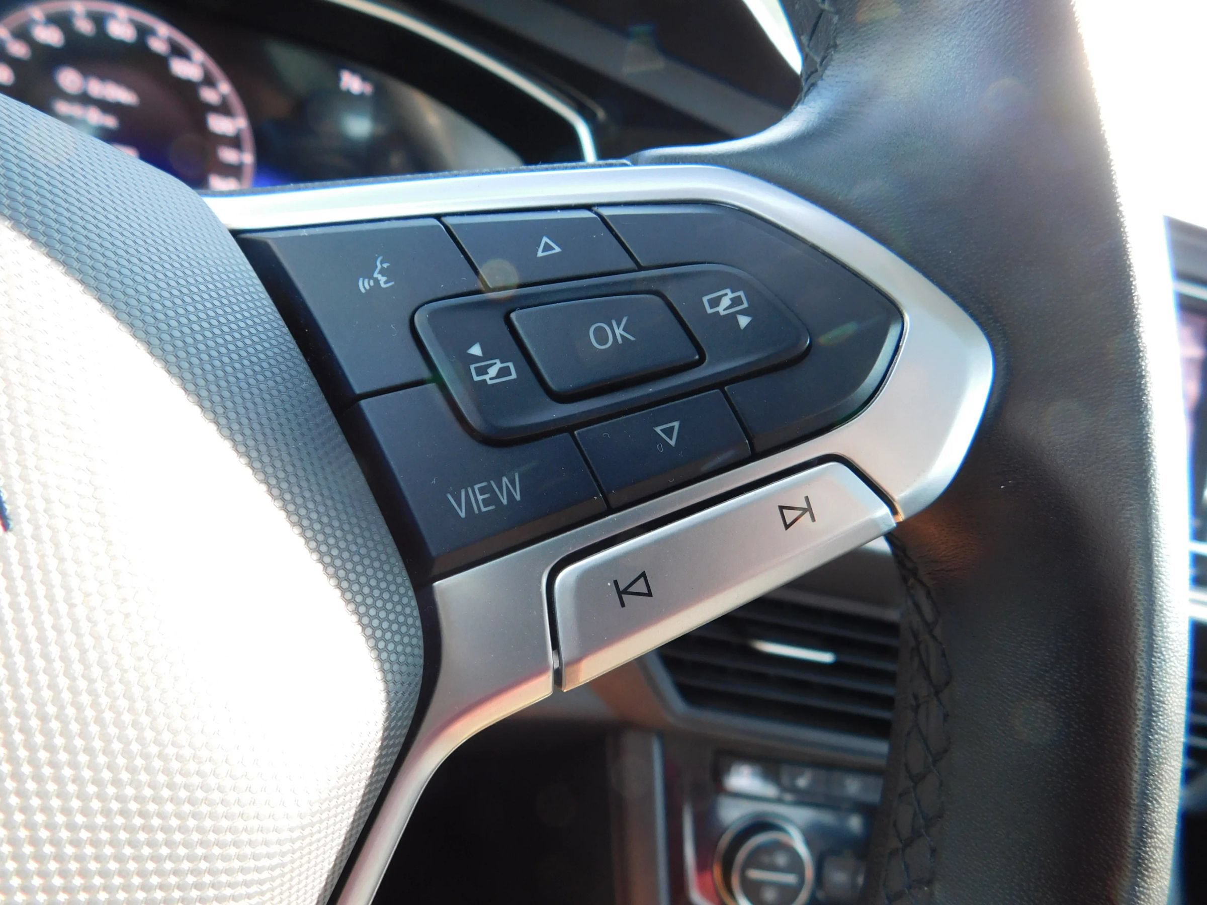 Used 2024 Volkswagen Jetta SE FWD image 22