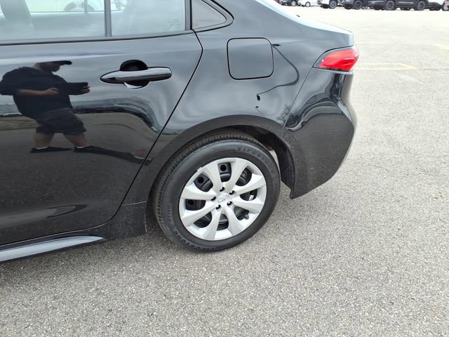 Used 2023 Toyota Corolla LE image 5
