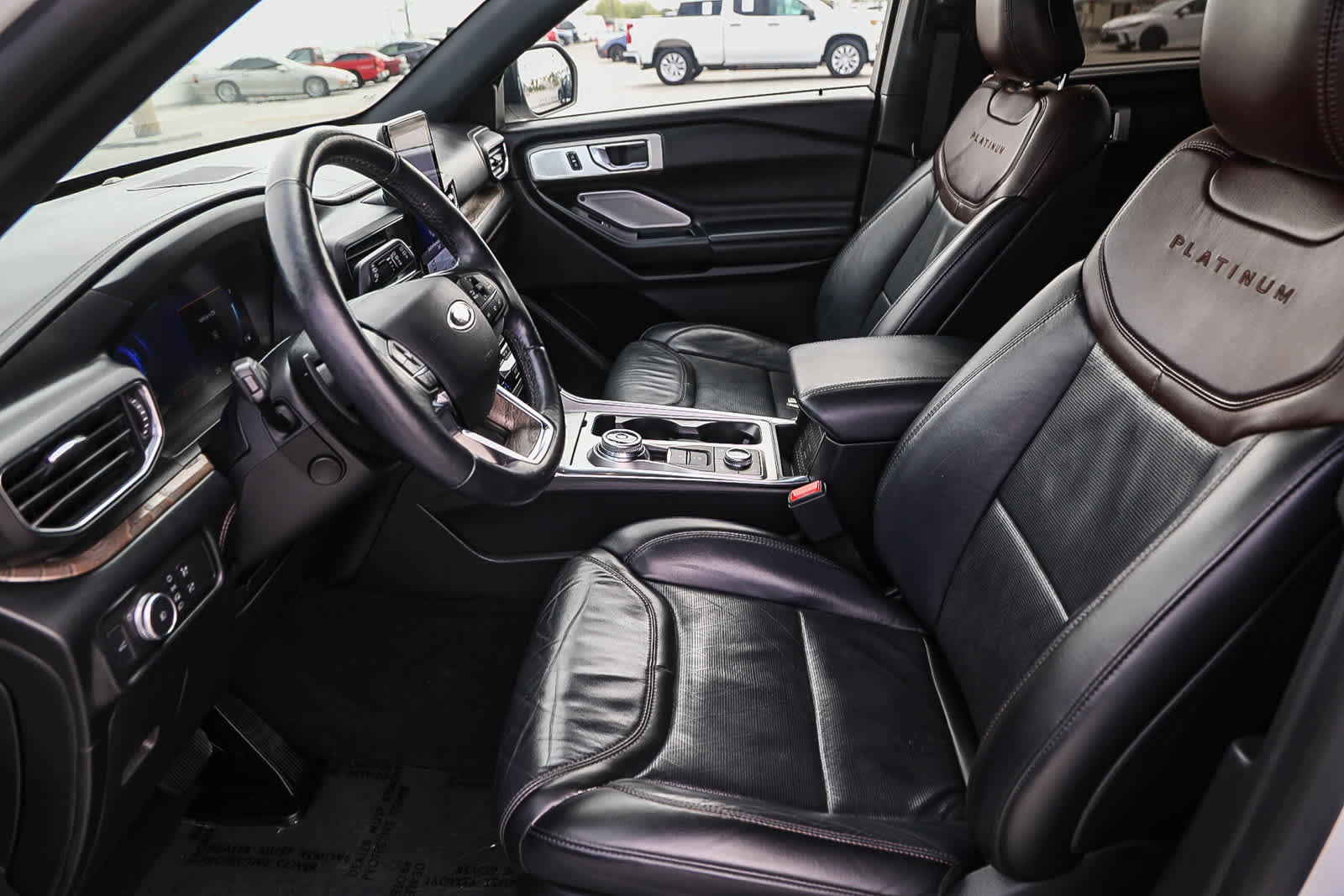 Used 2020 Ford Explorer Platinum w/ Premium Technology Package image 17