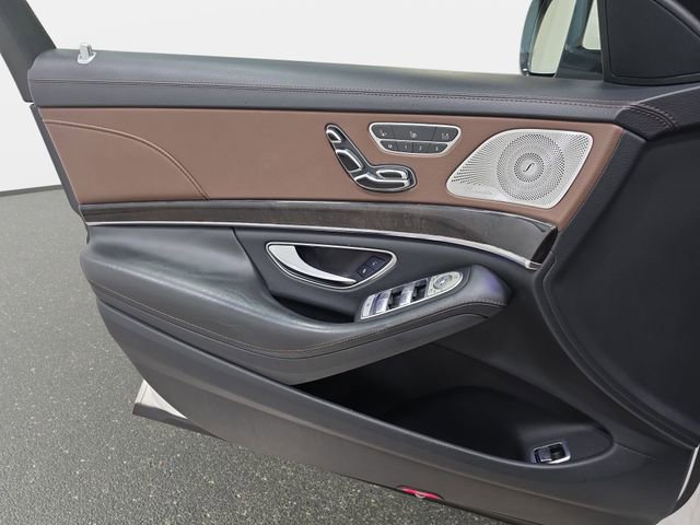 Used 2016 Mercedes-Benz S 550 Sedan image 26