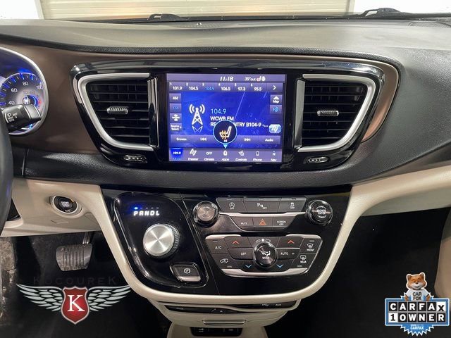 Used 2018 Chrysler Pacifica Touring-L Plus image 17