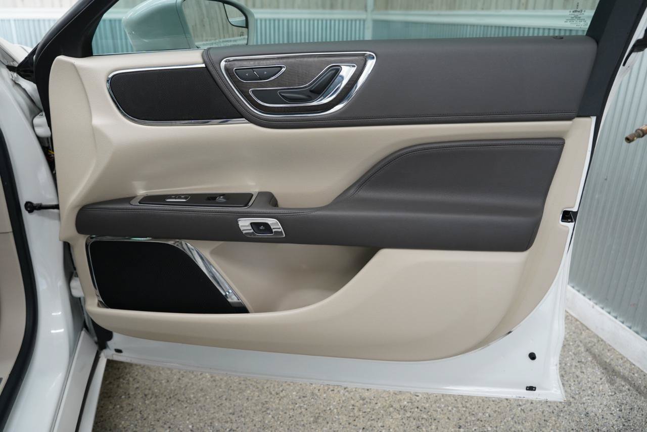 Used 2018 Lincoln Continental Select w/ Continental Climate Package FWD image 29